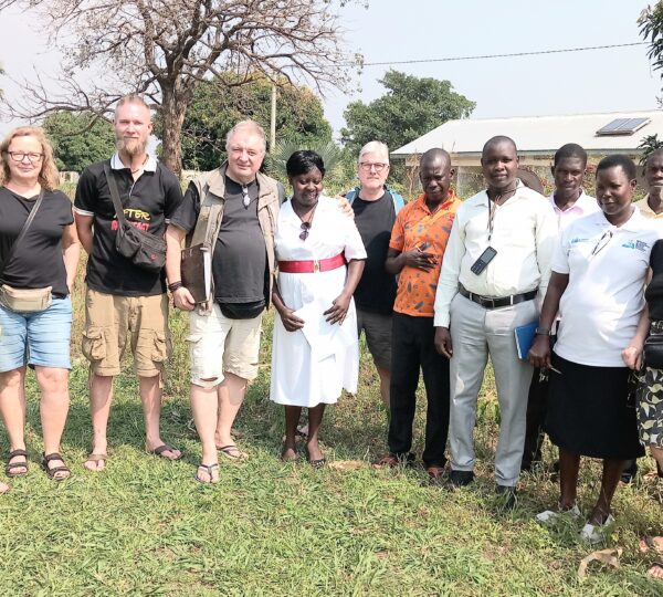 Hörgeräte und Hörstudio für bedürftige Menschen in Uganda